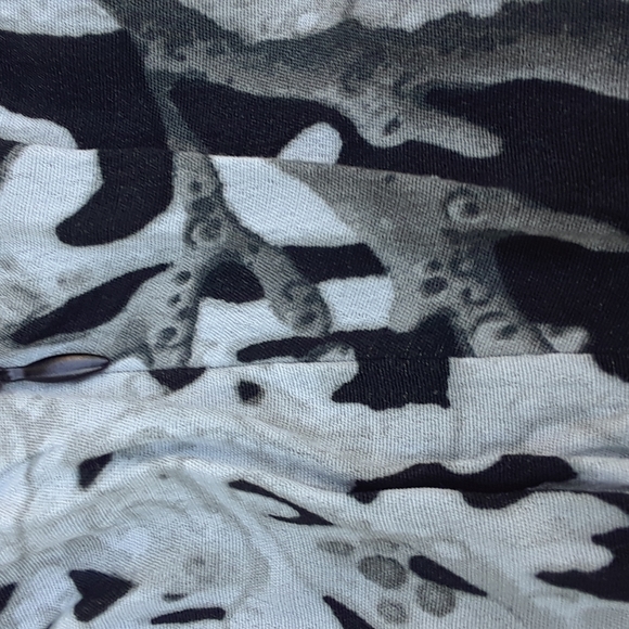 Possibly the weirdest pants on Poshmark - Picture 4 of 8